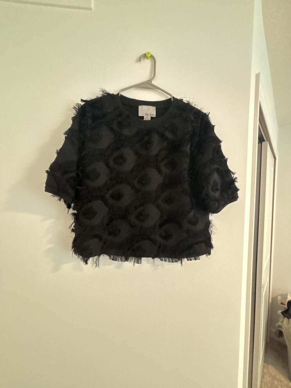 Chloe Oliver Black Textured Fringe Pattern Short Sleeve Crop Top